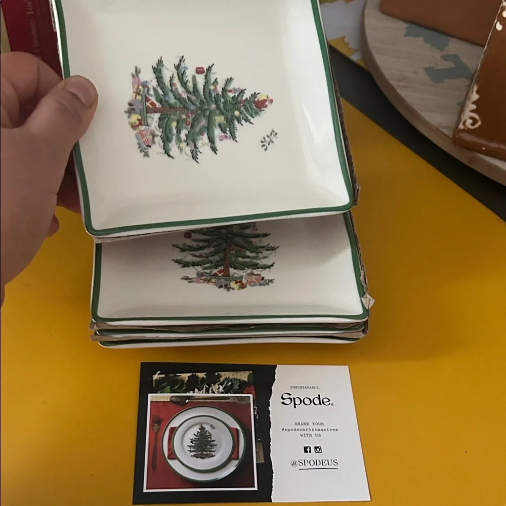 Spode Christmas Tree Square Plates Set - Picture 3 of 5
